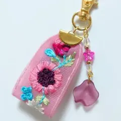ピンク　インド刺繍リボン　キーホルダーチャーム　ビーズ付き♪