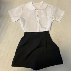 白のスクールシャツと黒の巻きスカート風ショートパンツセット　130