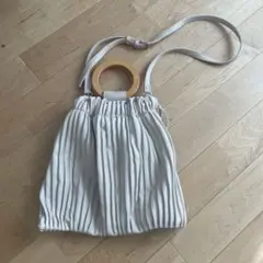 プリーツ　ショルダーバッグ　オフホワイト