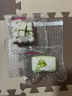kikisquishy 抹茶ケーキとろりバター＆MOMOCO 紫ケーキ2点セット