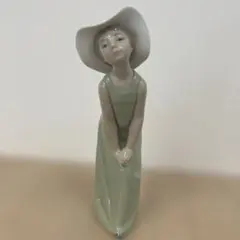 リヤドロ　フィギュリン　鏡の前で　若草色帽子の少女　置物　西洋陶磁 リヤドロ フィギュリン 鏡の前で 若草色帽子の少女 置物 西洋