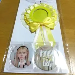 NiziUリク ロゼット型缶バッチケース 缶バッチ付き - メルカリ