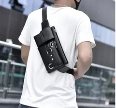 多機能ポケット付きボディバッグ 黒色！