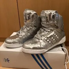 vlado スニーカー ゴールド サイズ25.5 - メルカリ