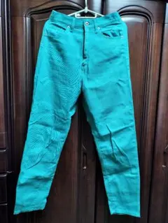 ターコイズ色のレディースパンツ 64-95