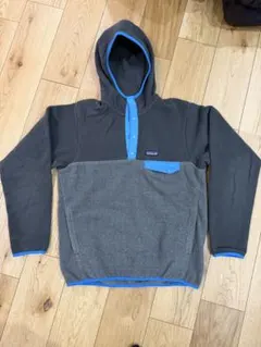 patagonia シンチラフーディ人気チャコール×ターコイズ　Mサイズ程度