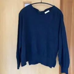 earthmusic&ecolgy ダークブルー 長袖セーター リボン付き