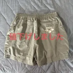 arena ベージュ ショートパンツ Mサイズ　レディースのサムネイル