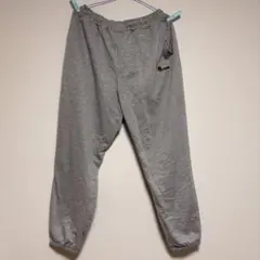 グレー スウェットパンツ