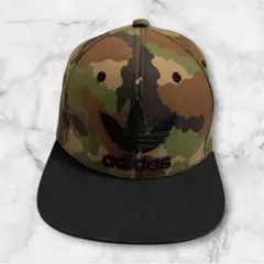 adidas 迷彩柄　平つば　キャップ