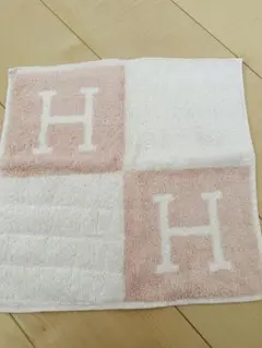 HERMES Hロゴ タオルハンカチ ピンク