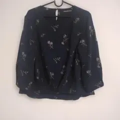 STRAWBERRY-FIELDS 花柄長袖ブラウス ネイビー