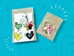 【ハンドメイド】十字架ネックレス & 字のない絵本色のキーホルダー