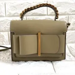 CHARLES & KEITH ボウディテールバッグ ベージュ - メルカリ