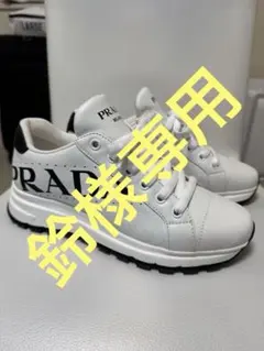 鈴様専用　PRADA スニーカー ホワイト ブラック ロゴのサムネイル