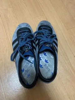 Adidas LONDOnのサムネイル