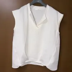 Le coeur blanc ノースリーブ シャツ ホワイト　38サイズのサムネイル