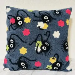 千と千尋の神隠し ススワタリ コンペイトウあつめ サガラ刺繍クッションカバーのサムネイル