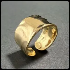 ウェーブデザイン ゴールドリング フリーサイズ　太め　カジュアル　調整可能