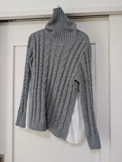 グレー ケーブル編み タートルネックセーター