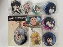 鬼滅の刃　キーホルダーと缶バッジ