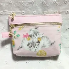 ハンドメイド、2匹の猫ちゃん柄の２つファスナーの小さなポーチ、ピンク