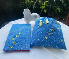 刺し子手刺繍の巾着袋とマルチケースセットB-4 青地に猫柄　一点物