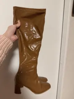 ブラウン 光沢 ロングブーツ 中ヒール