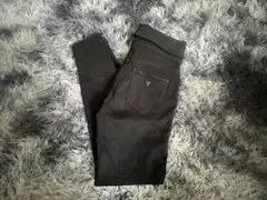 GUESS ブラック スキニー