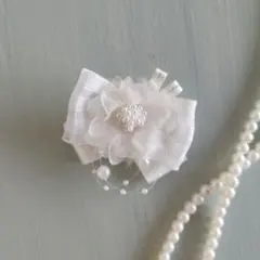 チェックリボンに沢山の白　子ども　キッズ　コサージュ　ブローチ　入学式　入園式