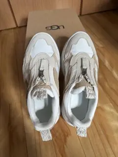 c*s様 UGG ジッパーデザイン スニーカー ベージュ