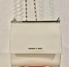 CHARLES & KEITH ホワイト　ショルダーバッグ　チェーンバッグ