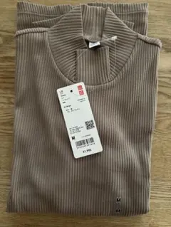 UNIQLO タートルネック ベージュ M