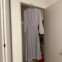 ライトグレー 長袖 プリーツワンピース