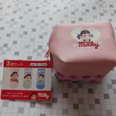 【新品】②　不二家　ペコちゃん　ポーチ付き　総柄　ソックス　3点セットのサムネイル