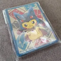 未開封】メガリザードンXのポンチョを着たピカチュウデッキケース