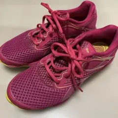 Reebok ピンク ランニングシューズ