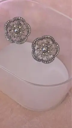CHANELフラワーピアス