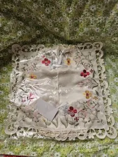 花柄刺繍のティッシュケース 新品未使用