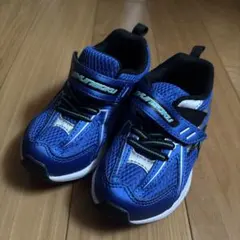 瞬足　スニーカー