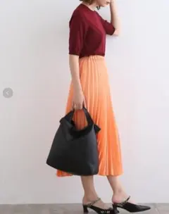 INDIVI洗えるウエストゴムヴィンテージ風サテンプリーツスカート¥14,993のサムネイル