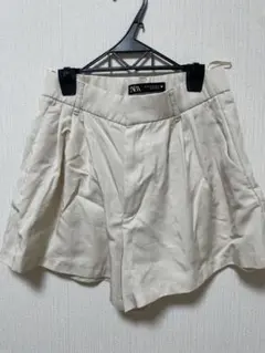 【美品】ZARA ベージュ プリーツショートパンツ EUR XS