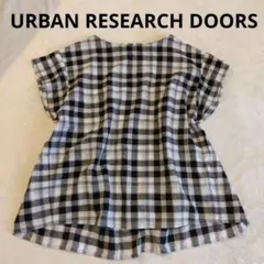 アーバンリサーチドアーズ　リネン混 チェック柄バックタックブラウス　黒　白