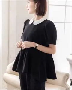 フリル付き黒トップス ホワイト襟　M