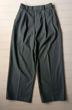 UNIQLO タックワイドパンツ　オリーブ　Sサイズ(裾上げあり)