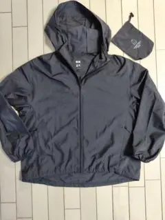 ユニクロ　UVポケッタブルパーカー　黒