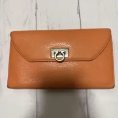 フェラガモ Ferragamo 長財布のサムネイル
