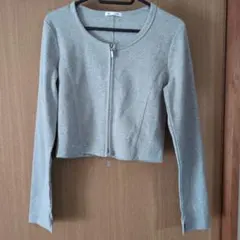 新品★最終値下げ GU グレー クロップド丈トップス M