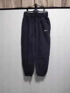 ナイキNIKE 黒スエットパンツ　スポーツ　レディース