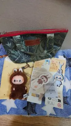 ラブブ　正規品　ぬいぐるみ　ペンダント イニシャル　L